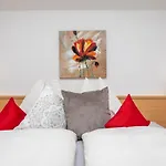 Eva Apartman *