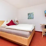 Eva Apartman *