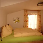 Eva Apartman *