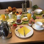 Eva Apartman *
