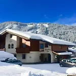Eva Apartman *