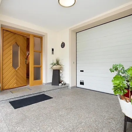 アパート Eva フラッハウ