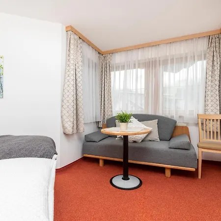 Eva アパート フラッハウ