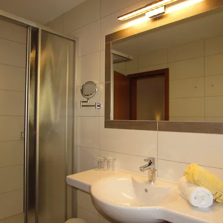 Eva * フラッハウ